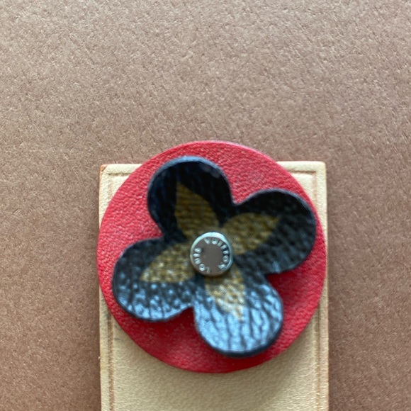 Louis Vuitton Bookmark with flower monogram, almost brand new - Picture 4 of 4